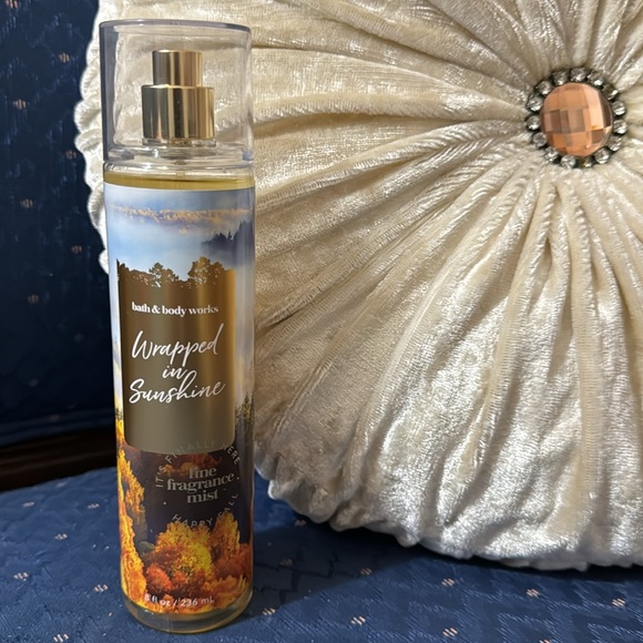 BATH & BODY WORKS SET. . . WRAPPED IN SUNSHINE SCENT - Picture 3 of 6